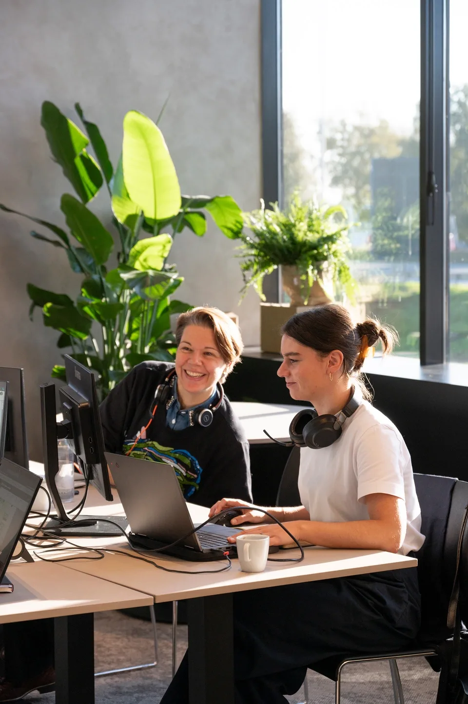 Aqualex medewerkers helpen elkaar